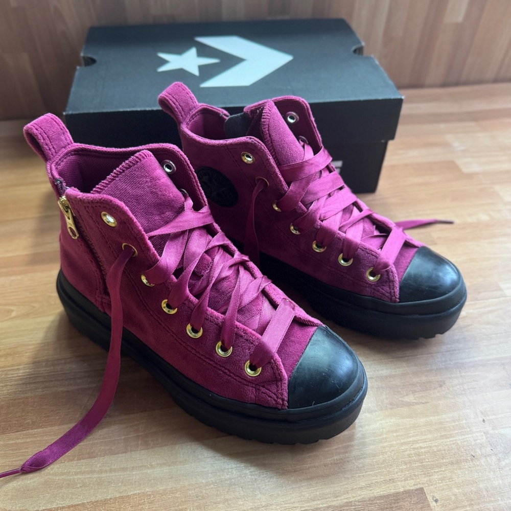 Converse lugged hi top legend berry sneakers size 2.5